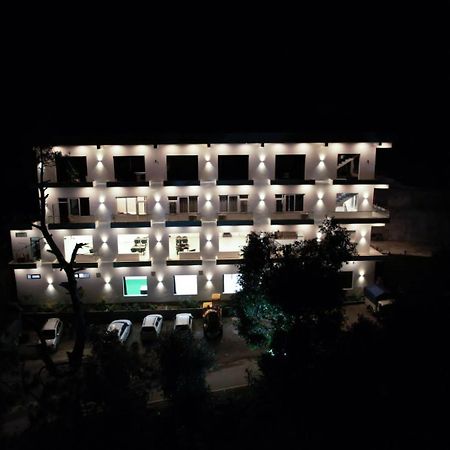 Hotel Candle Wood Chamba  Bagian luar foto